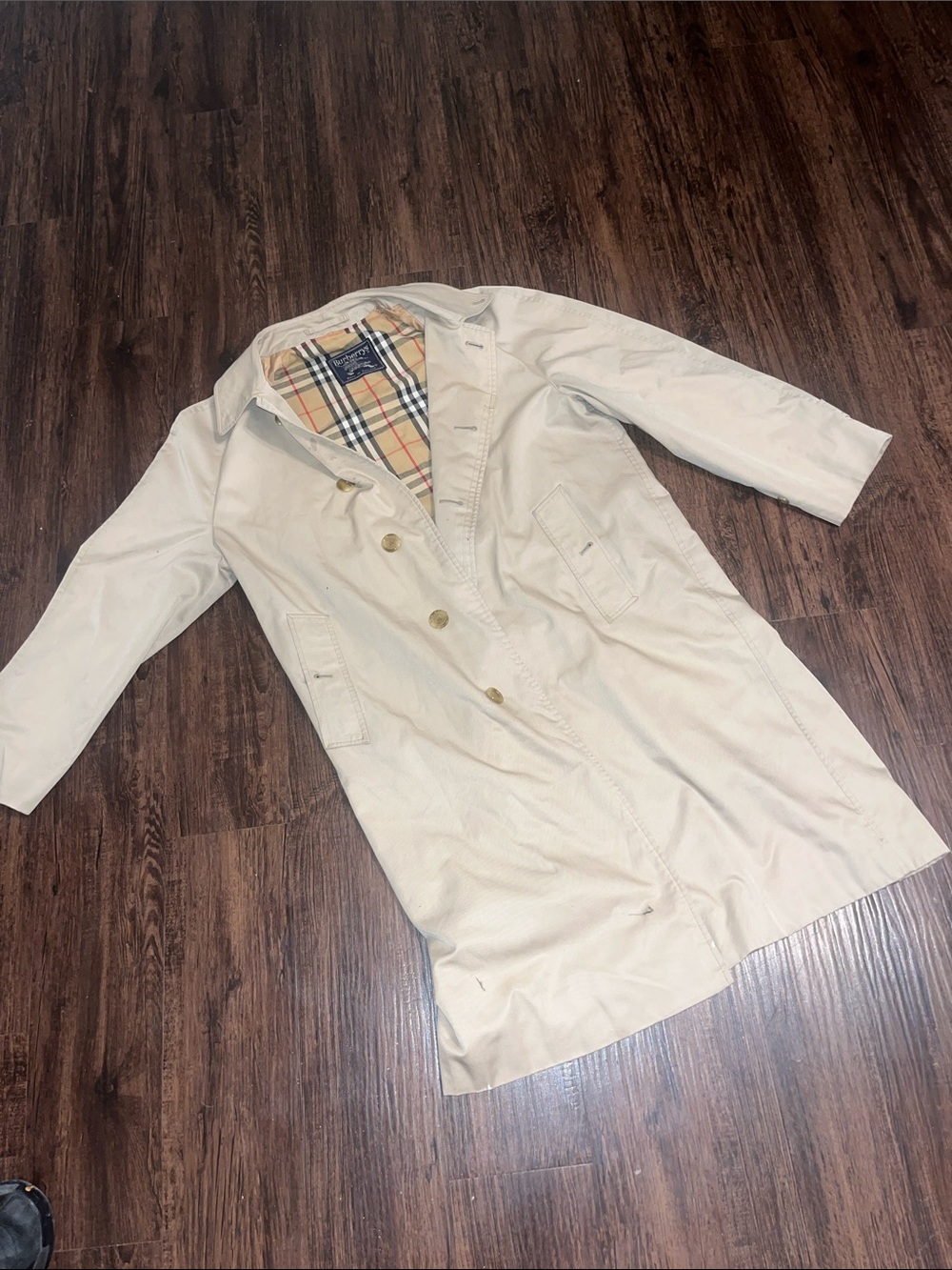 Burberry trench coat 500-700$ (negotiable)
